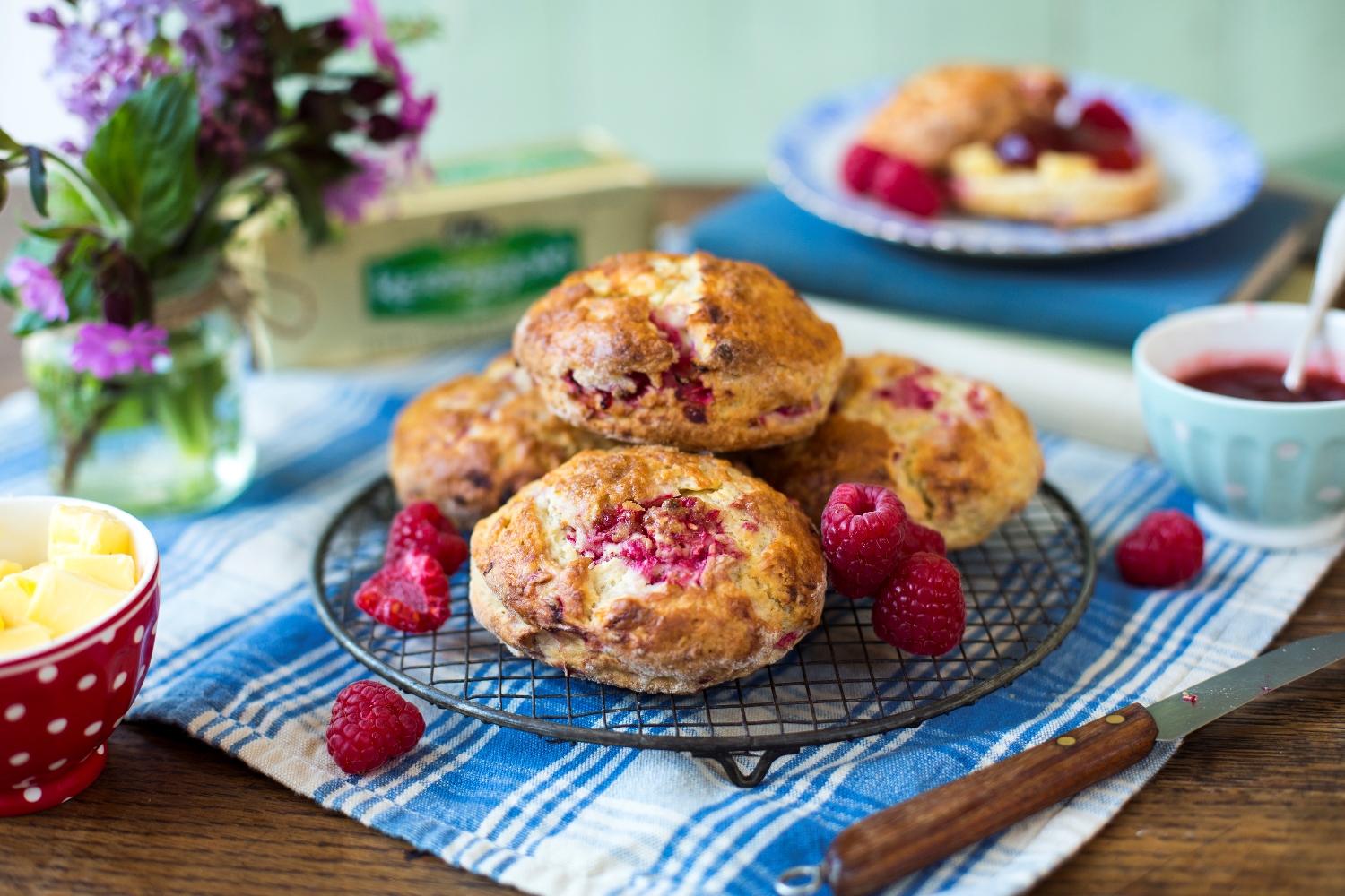 Raspberry Scones Arabic