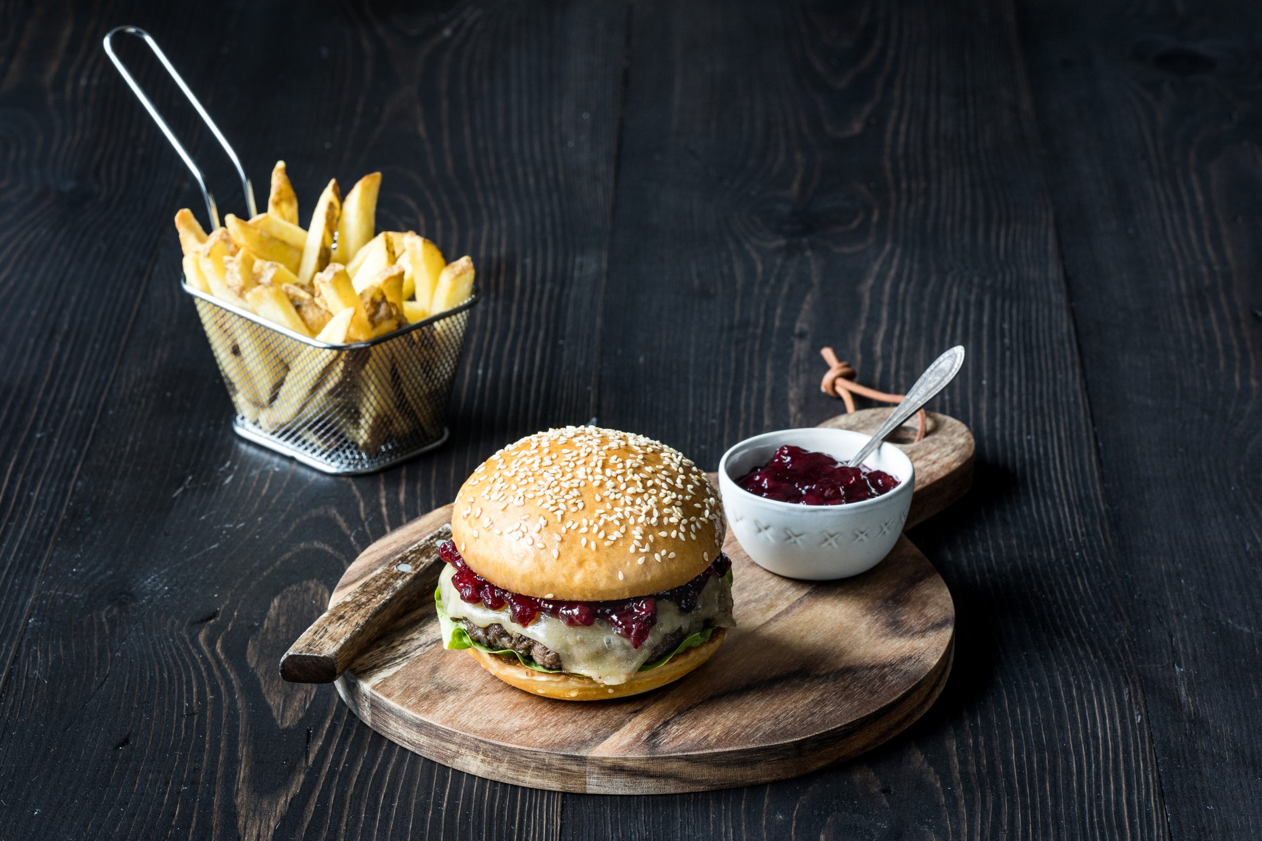 Burger med rødvinsmarmelade
