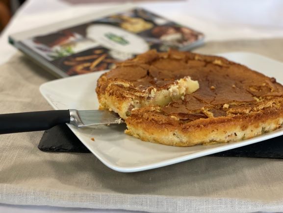 Kerrygoldkage med rabarber og chokolade