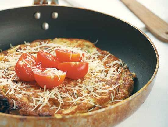 Ομελέτα φούρνου με φρέσκα μυρωδικά και τυριά Kerrygold