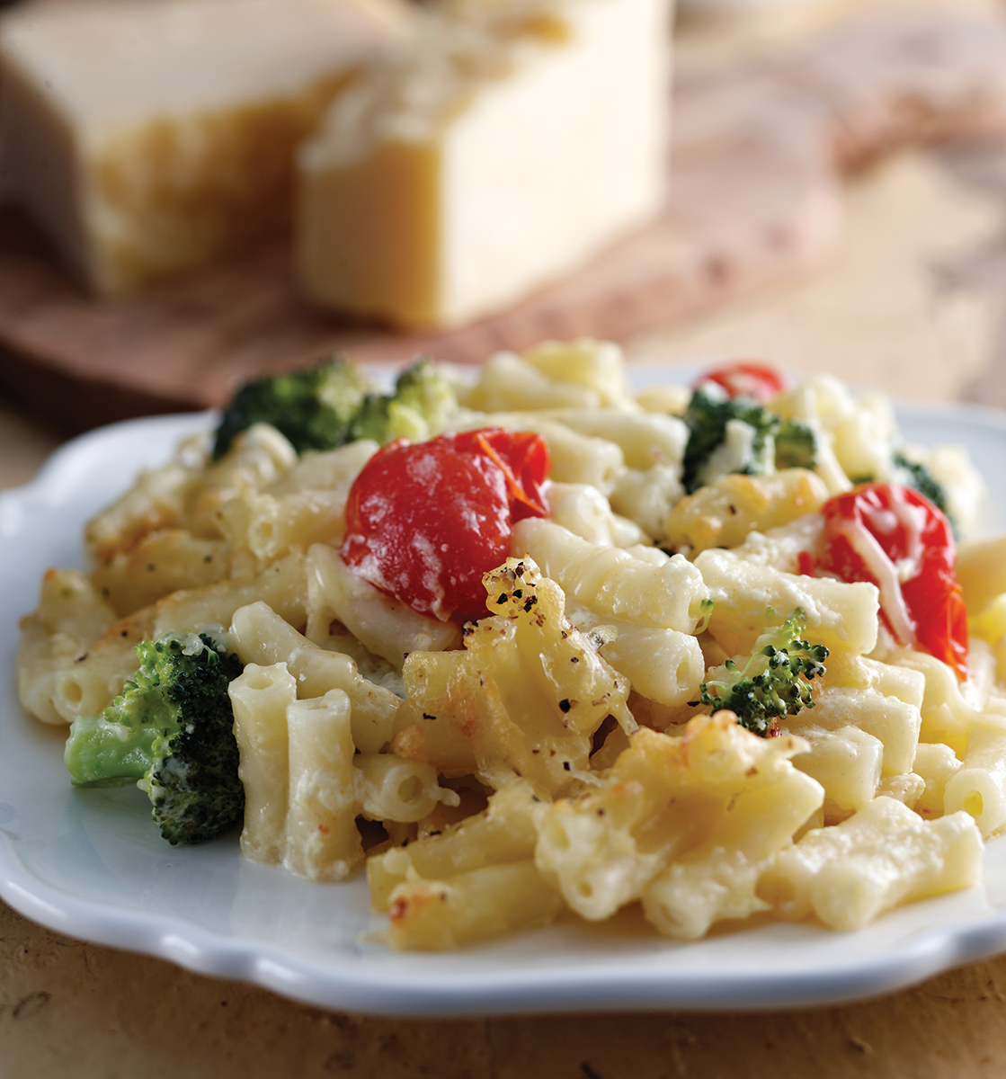 Macaronis aux tomates cerises, fromage et brocoli