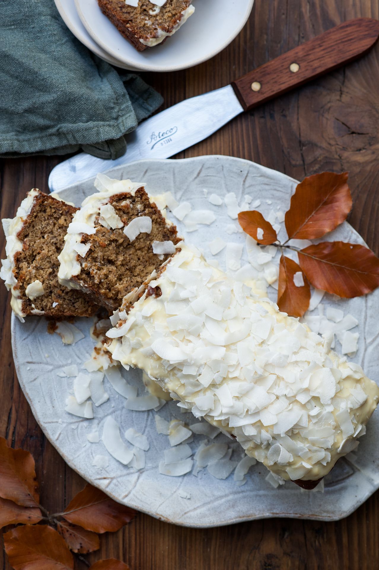Gâteau à la banane avec glaçage à la noix de coco
