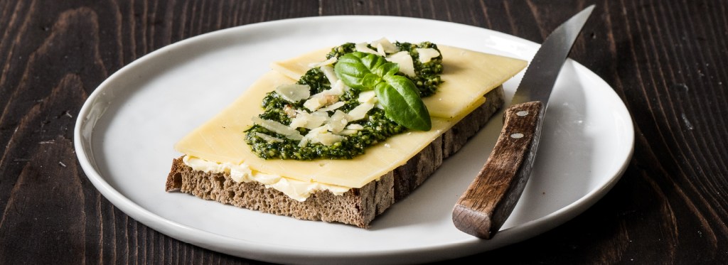 Open Sandwich with Cheddar and Pesto