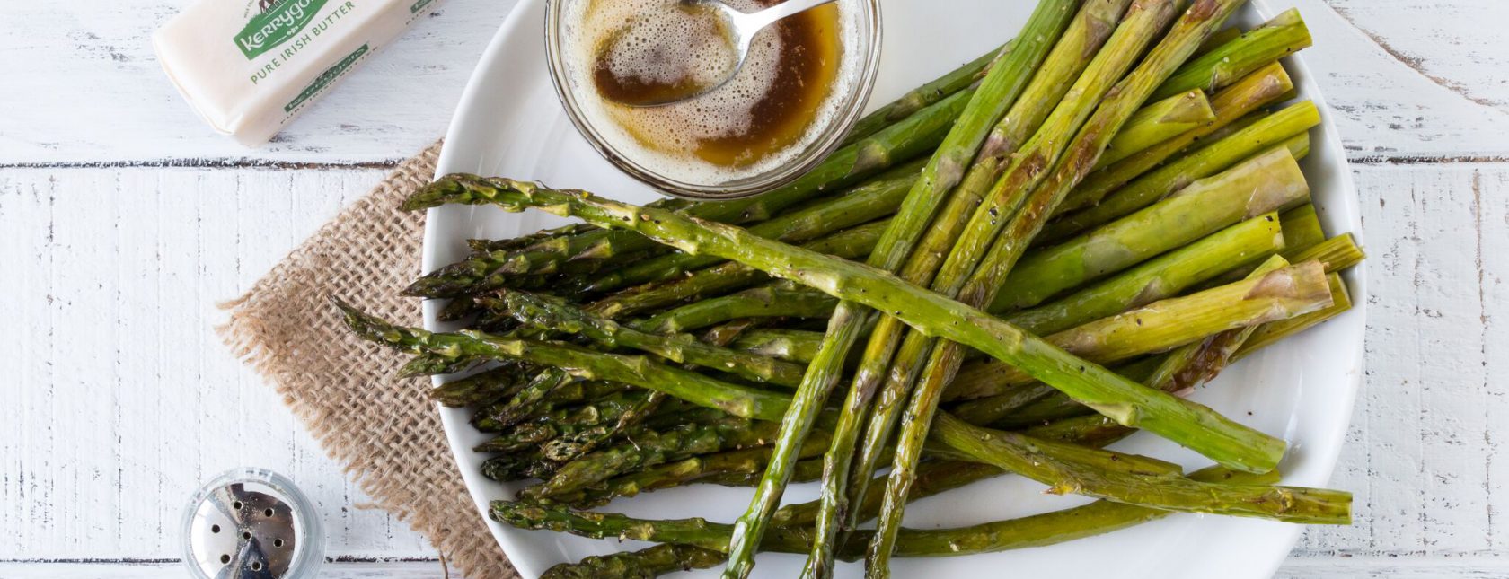 Asparagi al forno con burro marrone