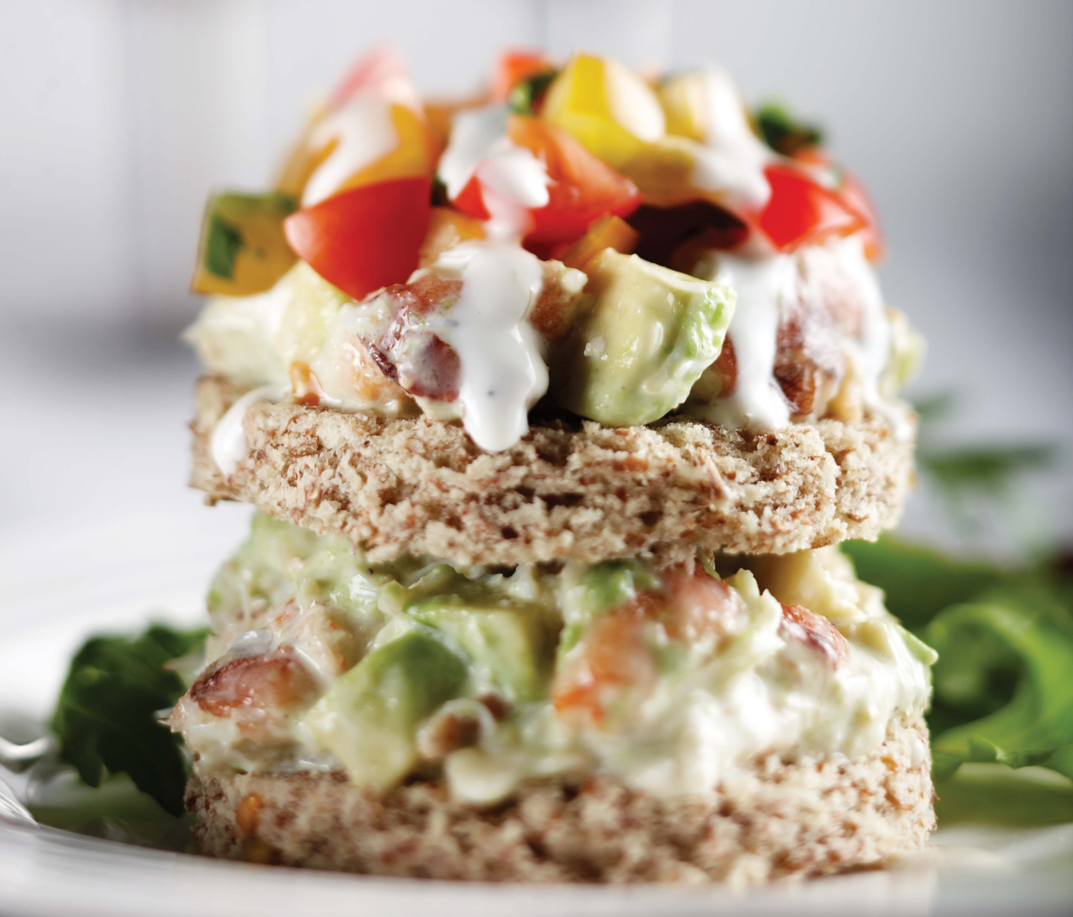 Krab Tian met bruin sodabrood & kerstomaten