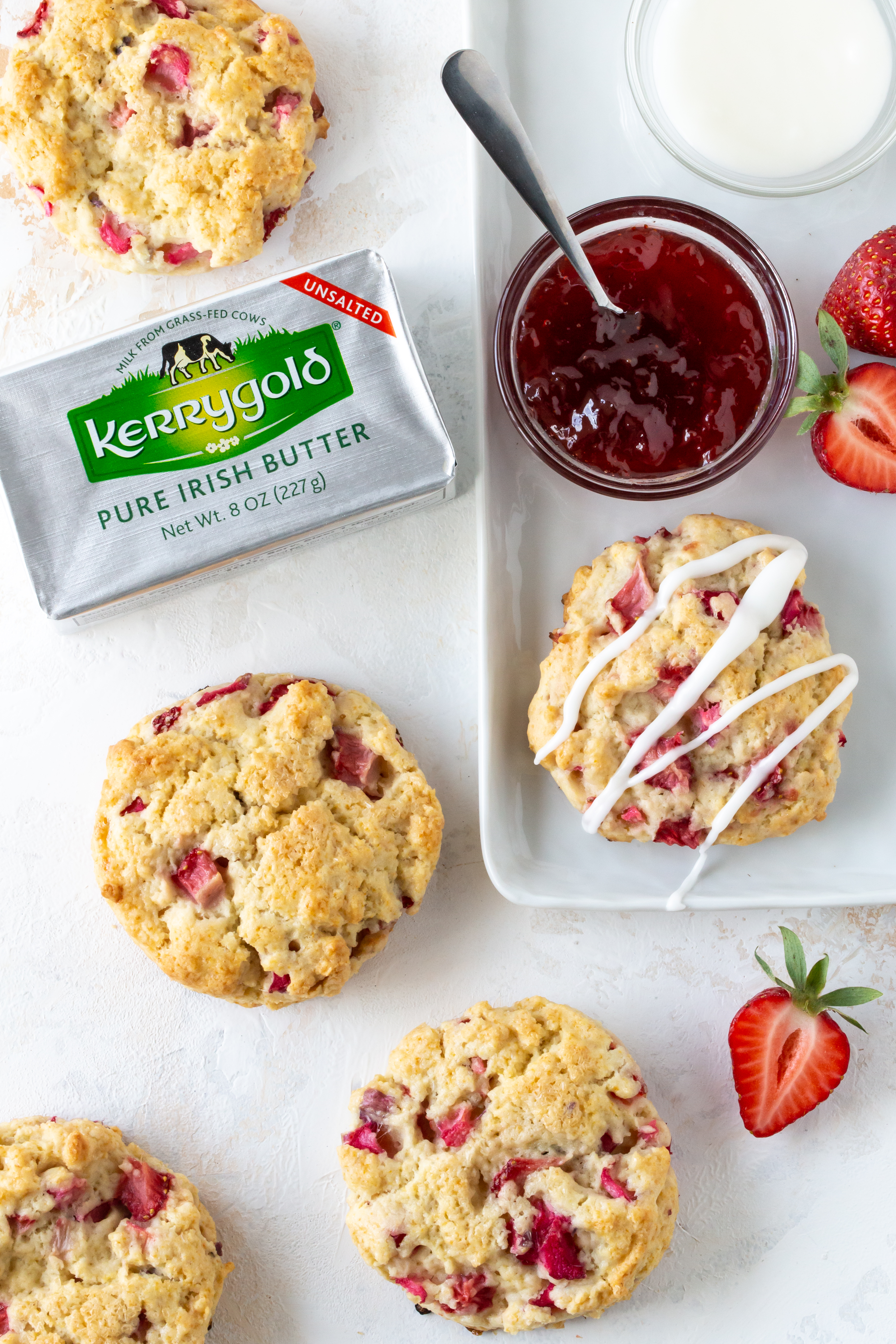 Aardbei-rabarber scones