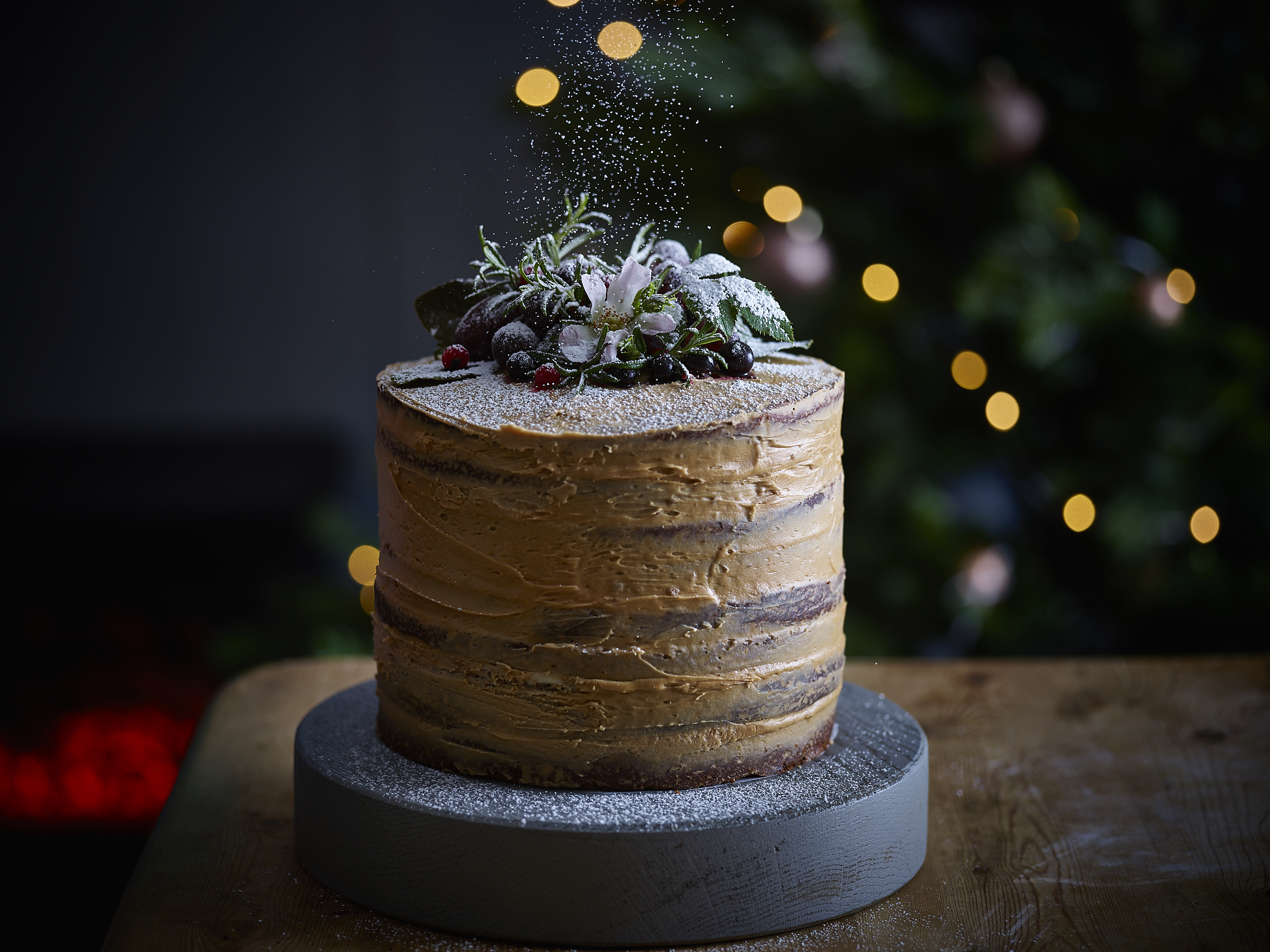 Feestelijke Cake van Pompoen en Gember met Glazuur van Gezouten Karamel