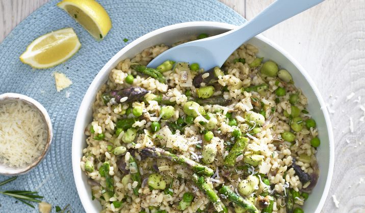 This is a wonderful summer dish. Why not try and enjoy al fresco? You can add any vegetables of your choice to this risotto.