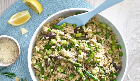 This is a wonderful summer dish. Why not try and enjoy al fresco? You can add any vegetables of your choice to this risotto.