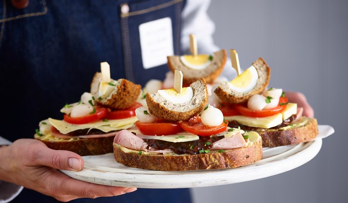 This is a fun recipe for picnics, experiment with your favourite toppings!