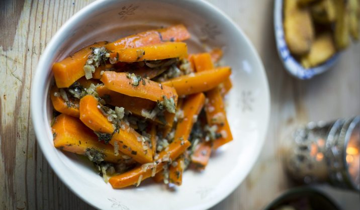 Roasted Carrots in a Bag with Herby Butter