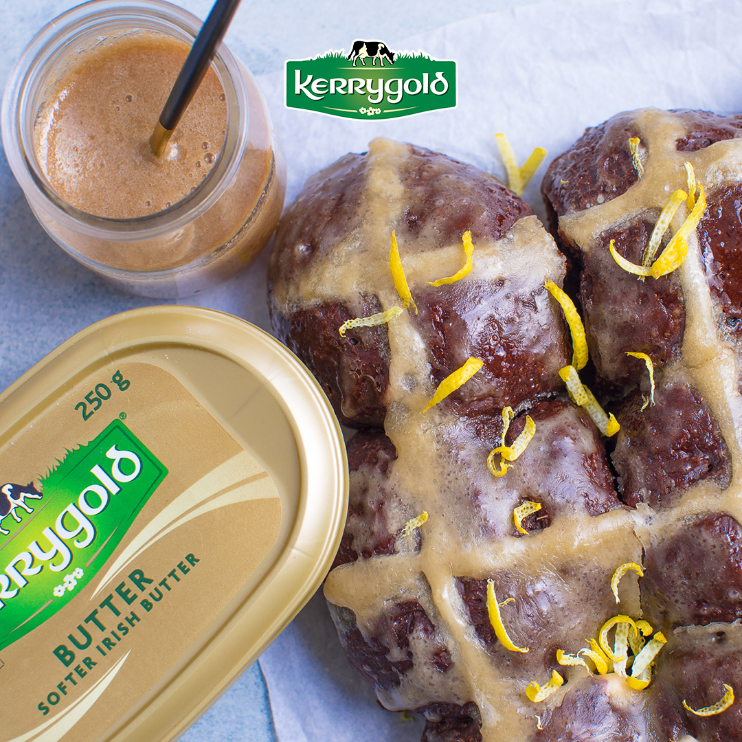 Hot Cross Buns with Salted Caramel Sauce Recipe | Kerrygold South Africa